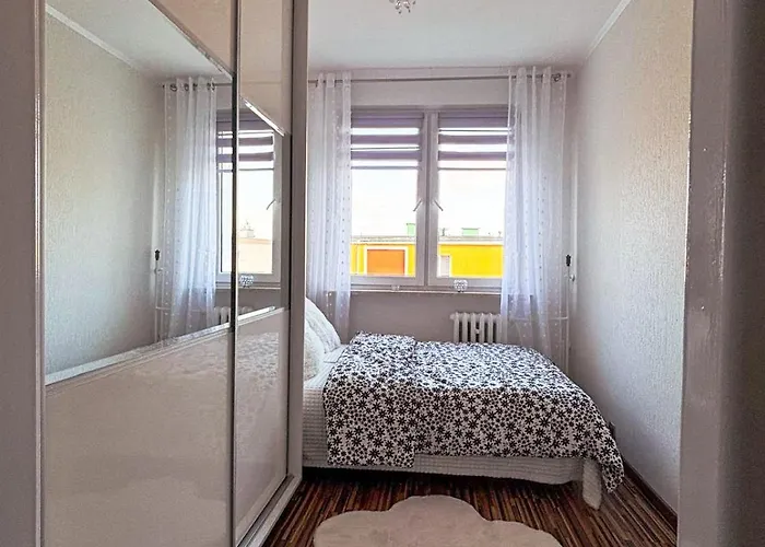 Homely By Bookinghost *